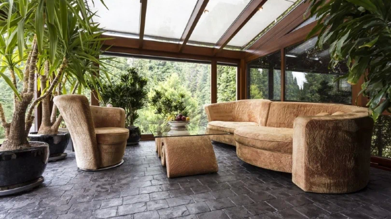 lounge-area-with-big-couches-and-stone-floors_Photographee.eu_Shutterstock